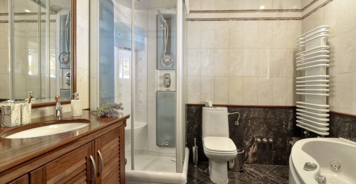 Master Bathroom of villa Aeolos in Corfu